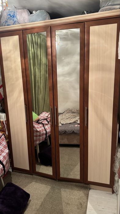 Шкаф в спальню продаем