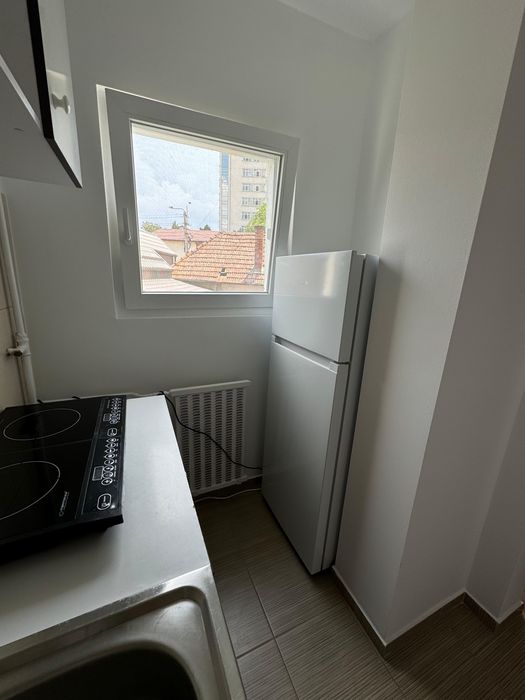 Vand Garsoniera confort 1, etaj 1 pe str Louis Pasteur, cartier Zorilor.