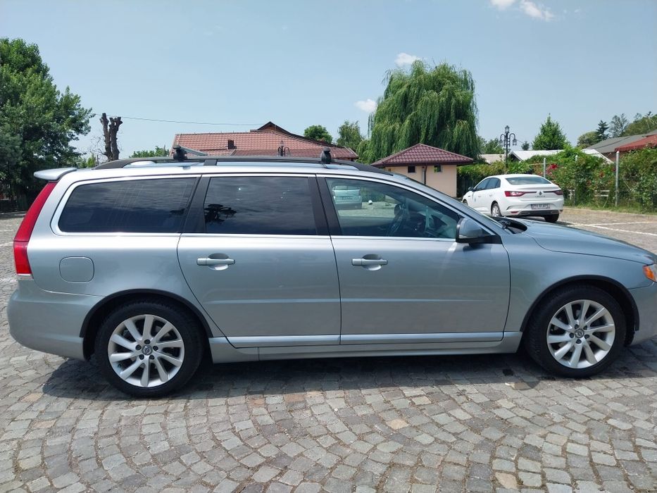 Vând Volvo V70D4 2015