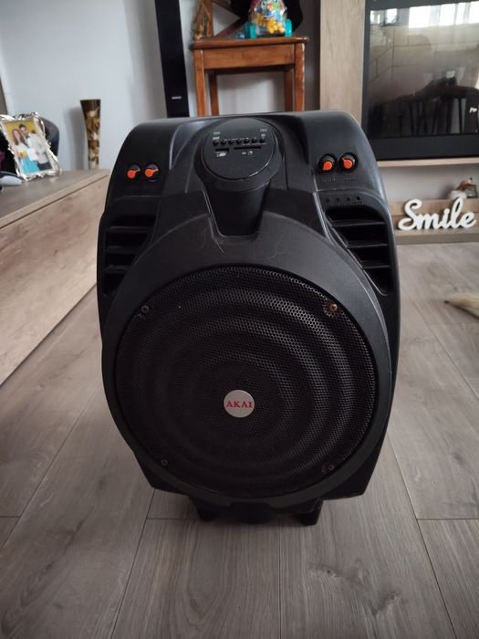 Vând boxa akai in stare buna