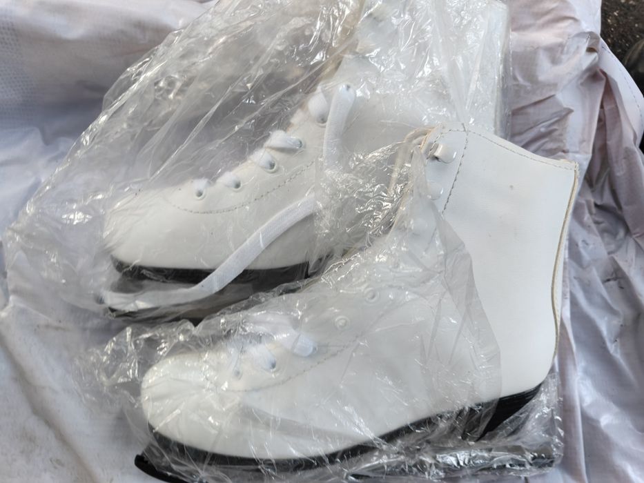 Коньки фигурные распродажа