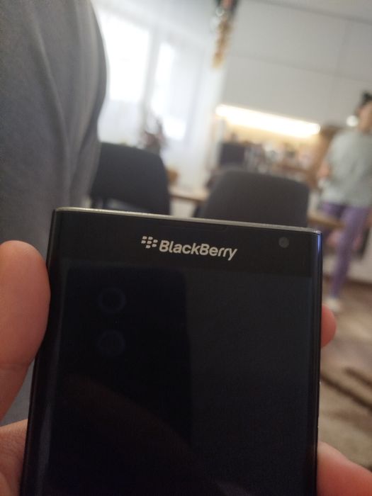 Blackberry priv карбонен гръб