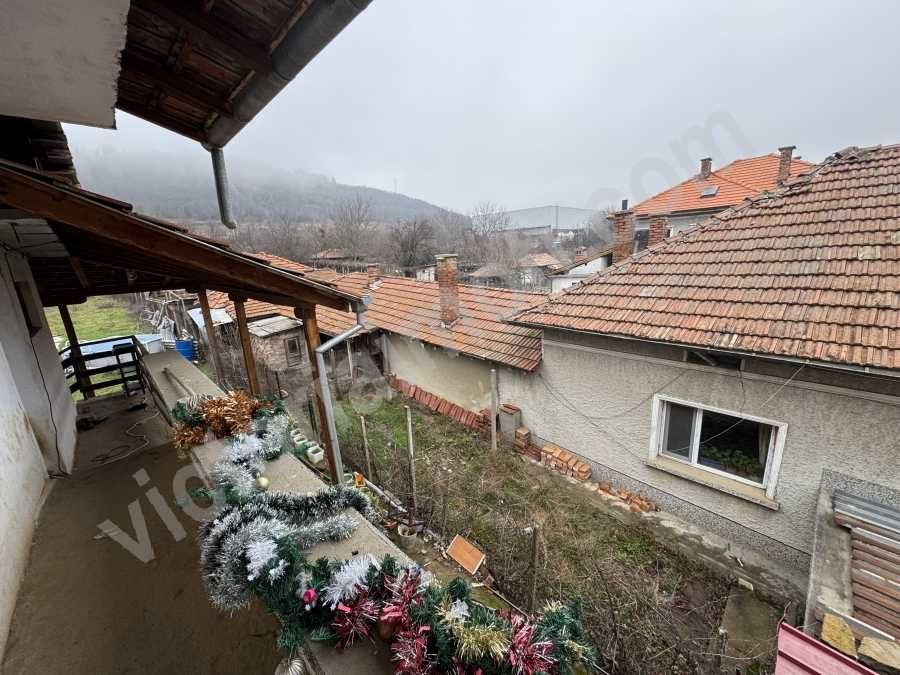 Етаж от къща в Дебелец