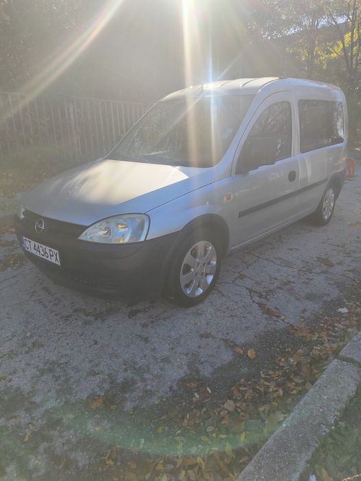 Продавам Опел комбо пънническо