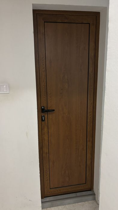 Продавам интериорни врати