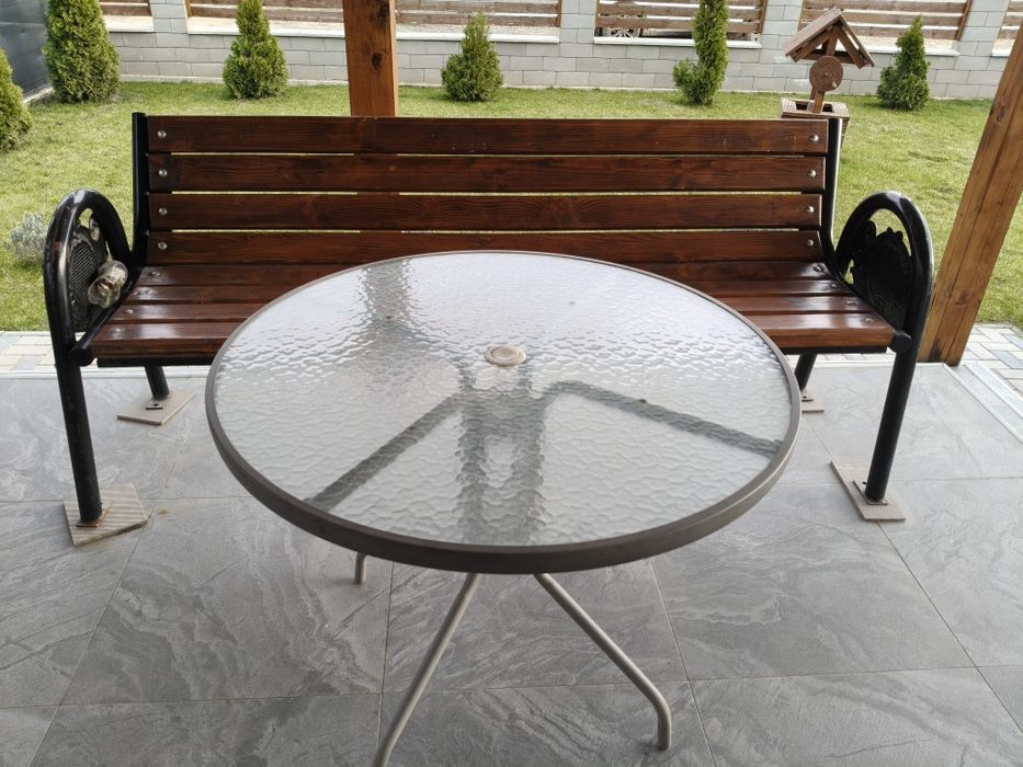 Bancă grădină, Masă rotundă din sticlă.