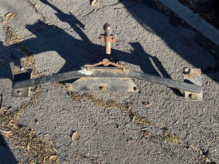 Теглич, 100 см е разстоянието между болтове/ гредите.