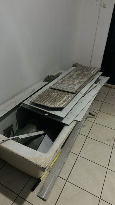 Унитаз, ванна, строительные смеси, инструменты