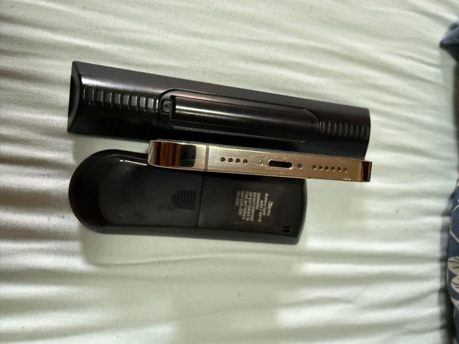 Vand iphone 13 pro max gold 128 gb ca nou 10 din 10 impecabil totul originial