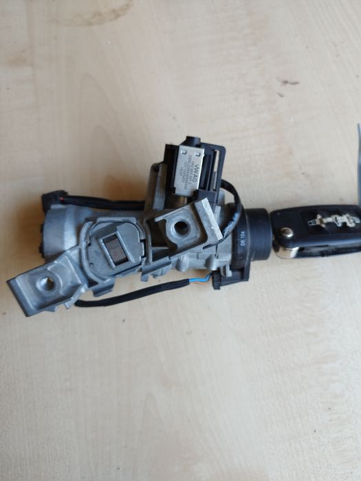 Contact Skoda cu 2 chei