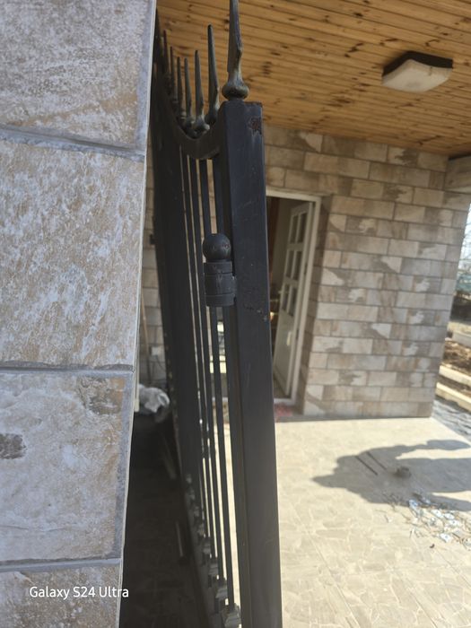 Уникална метална порта