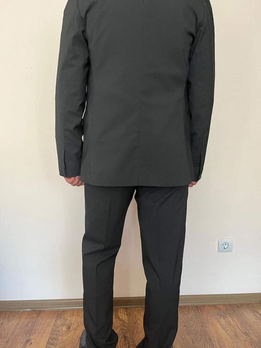 Costum  pentru  bărbați