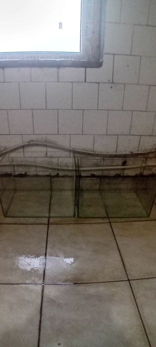 Vând 2 acvarii nefolosite