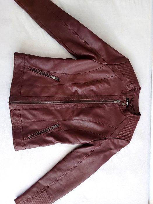 Кожено яко цвят бордо