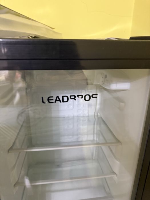 Барный холодильник со стеклянной дверью leabros