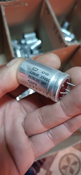 condensatori electrolitic +/-