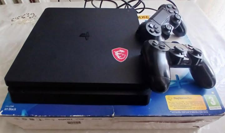 Play station 4 slim