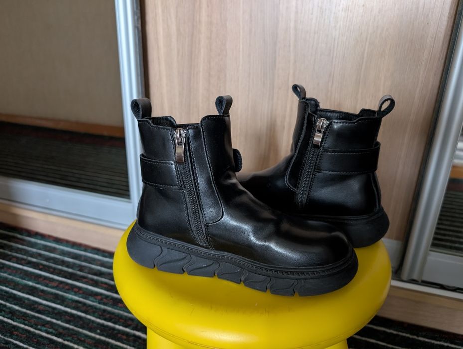 Продам ботинки демисезонные на девочку