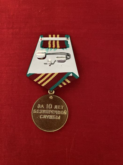 Медали и значки продаю