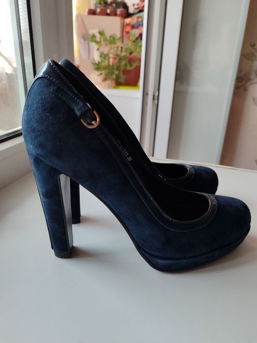 Продам сапожки и новые туфли