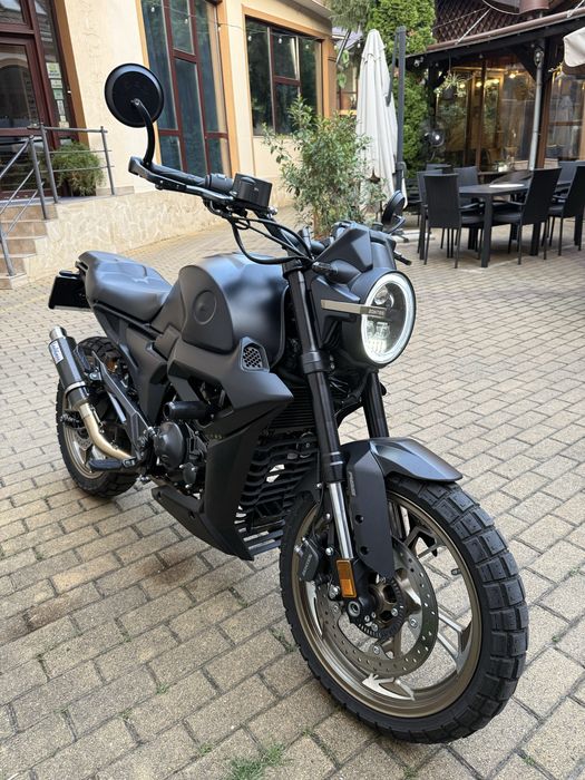 Motocicleta Zontes 125