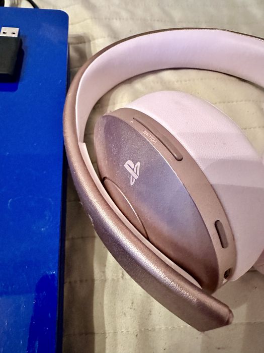 PS4 Editie Speciala 500GB + volan, controllere si casti