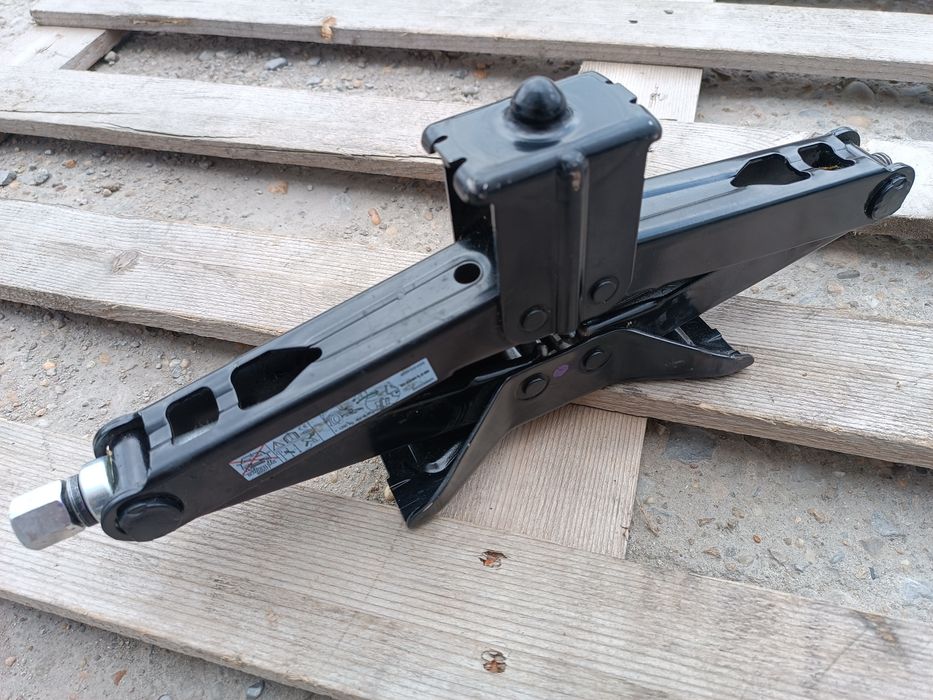 Оригинален крик Renault Trafic/Opel Vivaro след 2019г