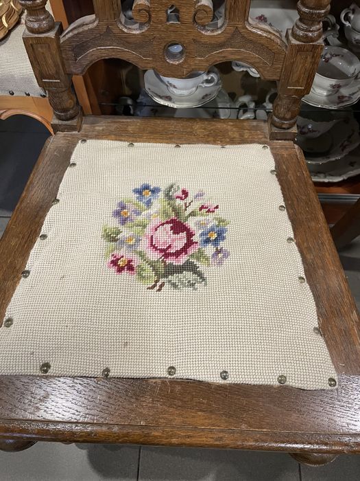 Стари и много красиви столове в стил New Renaissance