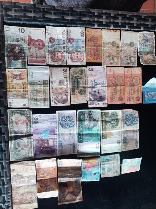 Vand bacnote și monezi vechi