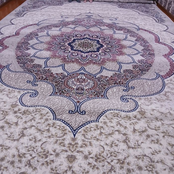 Gilam sotiladi Yec Sultan 5x3 va SAG ZILLI 5.5x3  qalin gilam