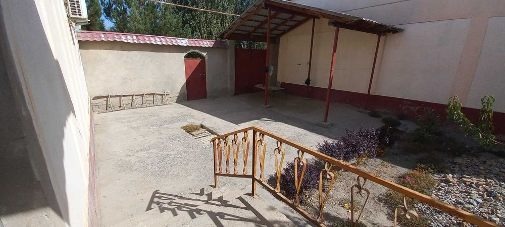 Коттедж 3 хона, Илғор МФЙда, нон заводи ёнида жойлашган.