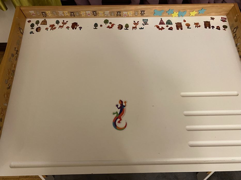 Birou copii + tablă magnetică + litere & cifre magnetice necesare