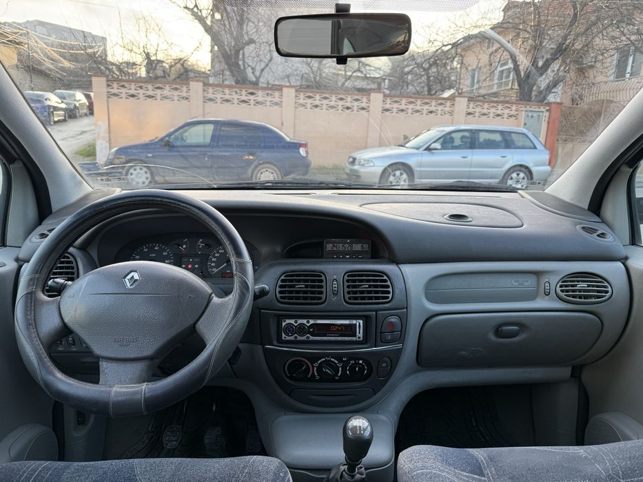 Renault Scenic 1.6 Бензин Климатик 2002г Нови гуми Всичко платено