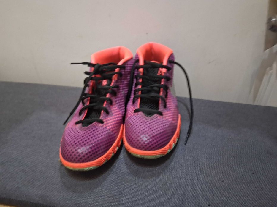 Маратонки Nike носени