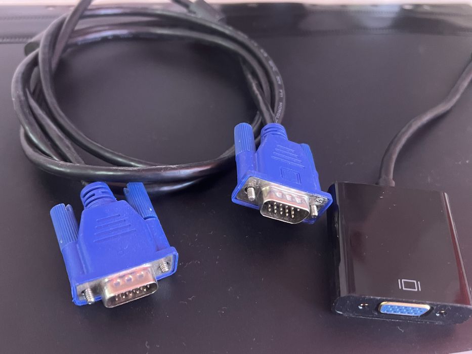 Cablu VGA (Video Graphics Array) si adaptor VGA-HDMI