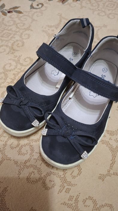 Продаю туфли школьные