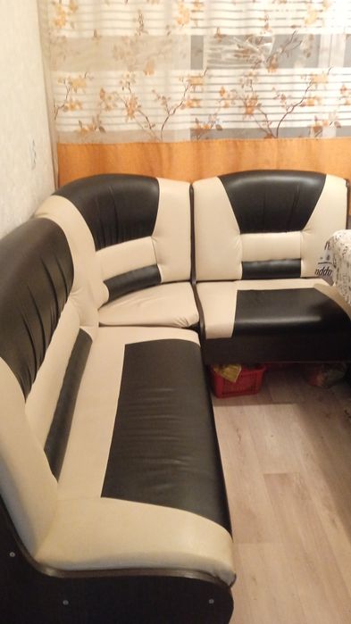 Кухонный уголок кожаный