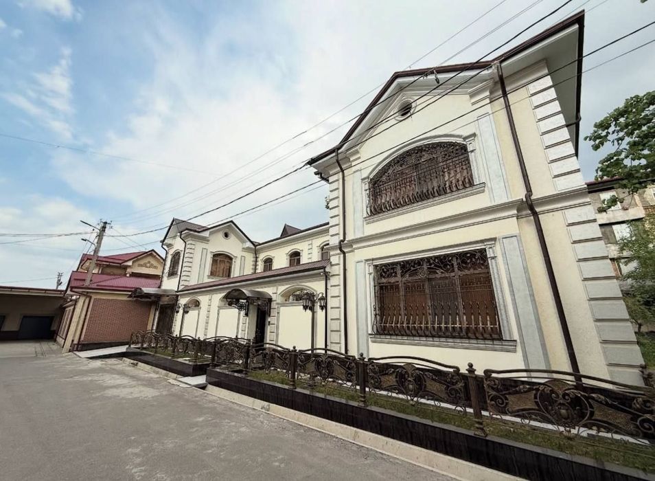 СРОЧНО!!! Продается 
Алмозор туман
Чукурсой 3,2 сотих 
7 та хона 
Цена