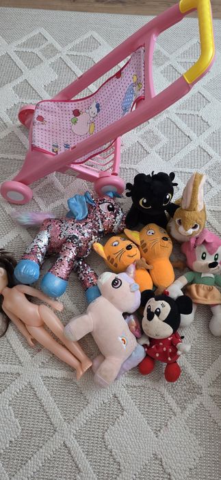 Игрушки разные есть