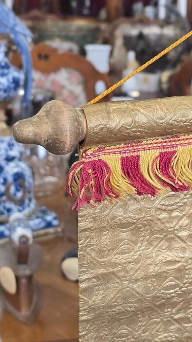 Prapur vechi de procesiune, cu reprezentare a Primei Împărtășanii