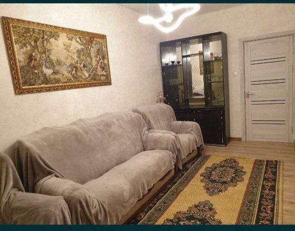 Turkiston metro oldida kvartira qizlarga srochno 1 ta qiz