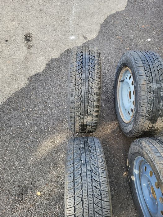 Продам Зимнюю резину