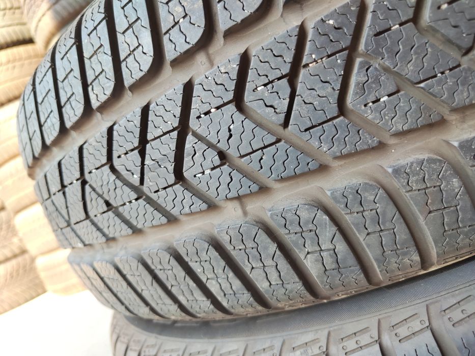 2 бр зимни 225/55/17 Pirelli