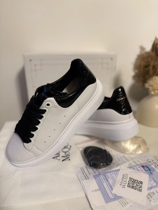 Adidasi Alexander M C Q U E E N Piele Neagra