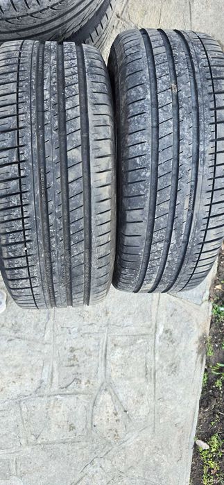 Продавам два броя лятни гуми 225/50/17 във супер състояние!
