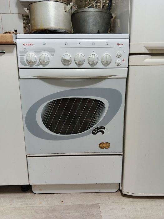 Продам газовую плиту