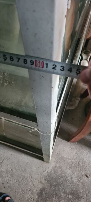 Стеллаж с аквариумами.