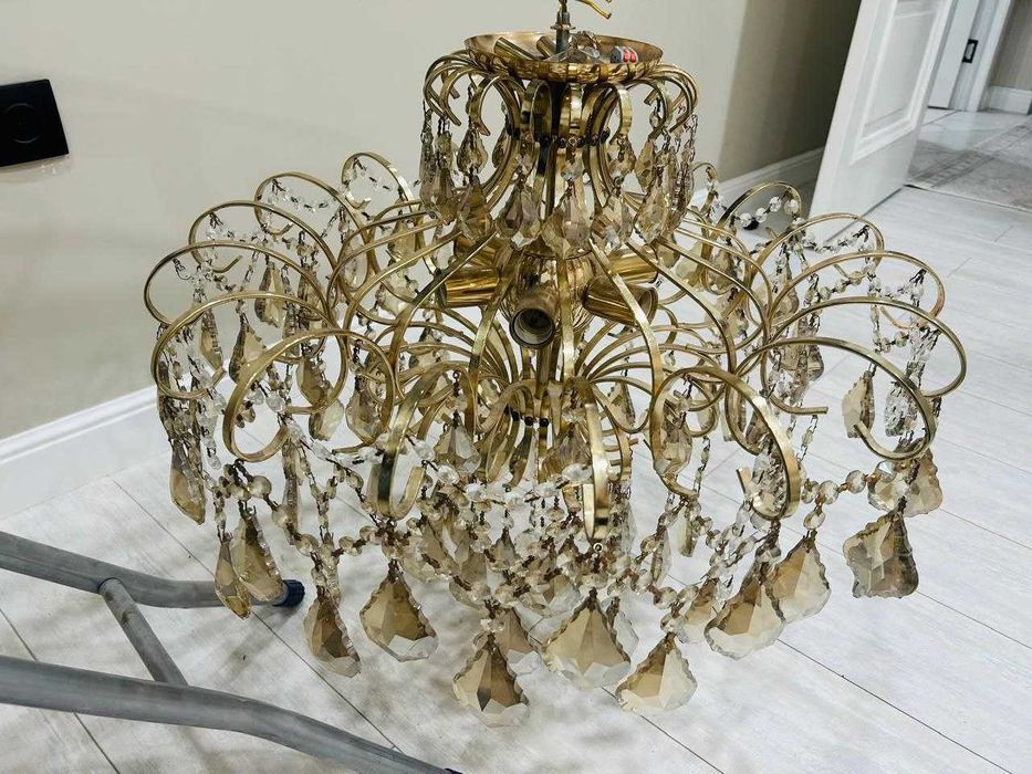 Продам б/у люстры