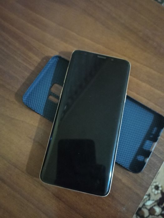 Galaxy S9+ telefoni sotiladi