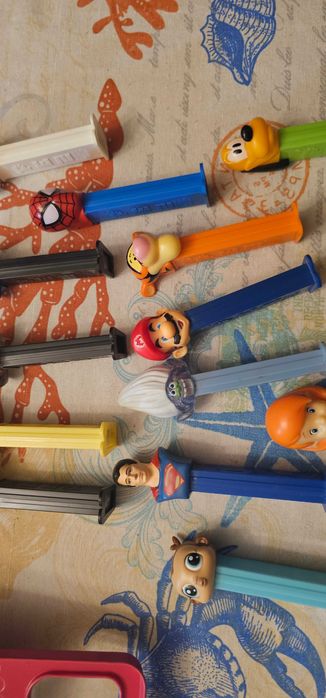 dispenser bomboane pez cutie